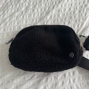 Lululemon black sherpa belt bag